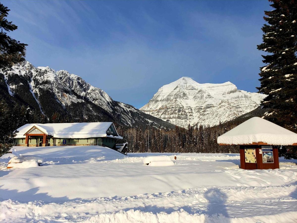 Mica Mountain & Log Chalet
